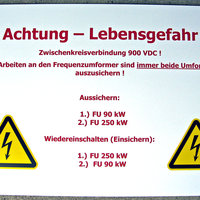 Industrieschild in verschiedenen Farben